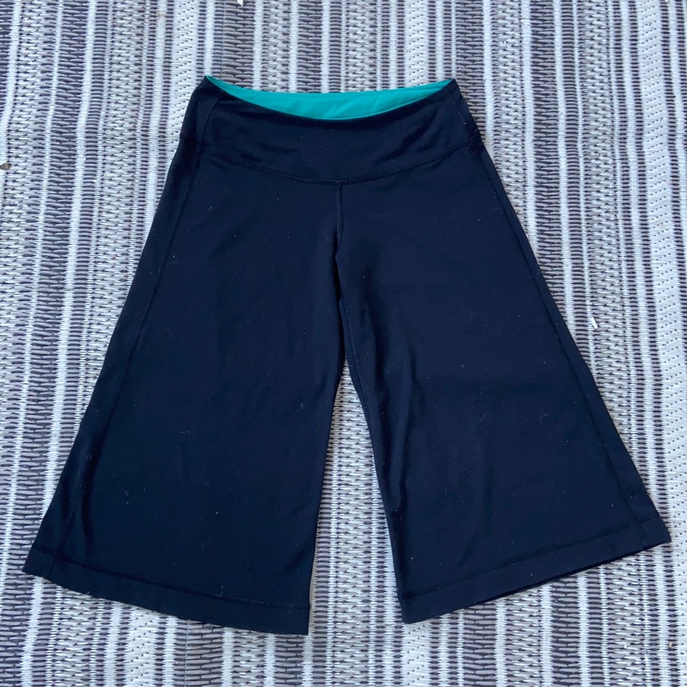 Lululemon size 2 wide leg caris